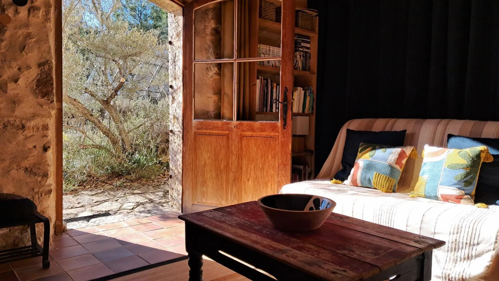Homestay Bastidon Provencal Off-Grid Apartment Salernes France