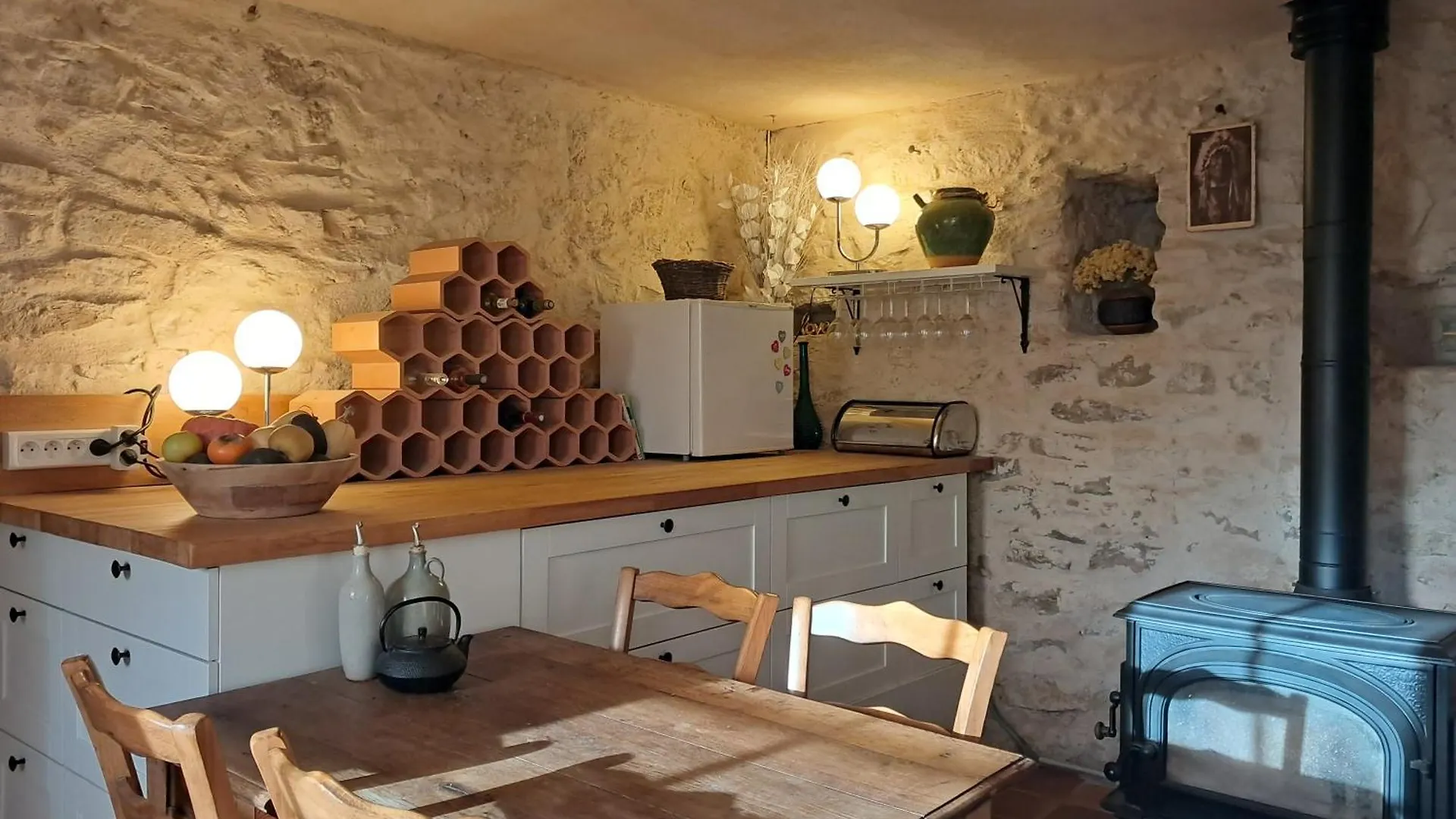 Bastidon Provencal Off-Grid Apartment Salernes Homestay