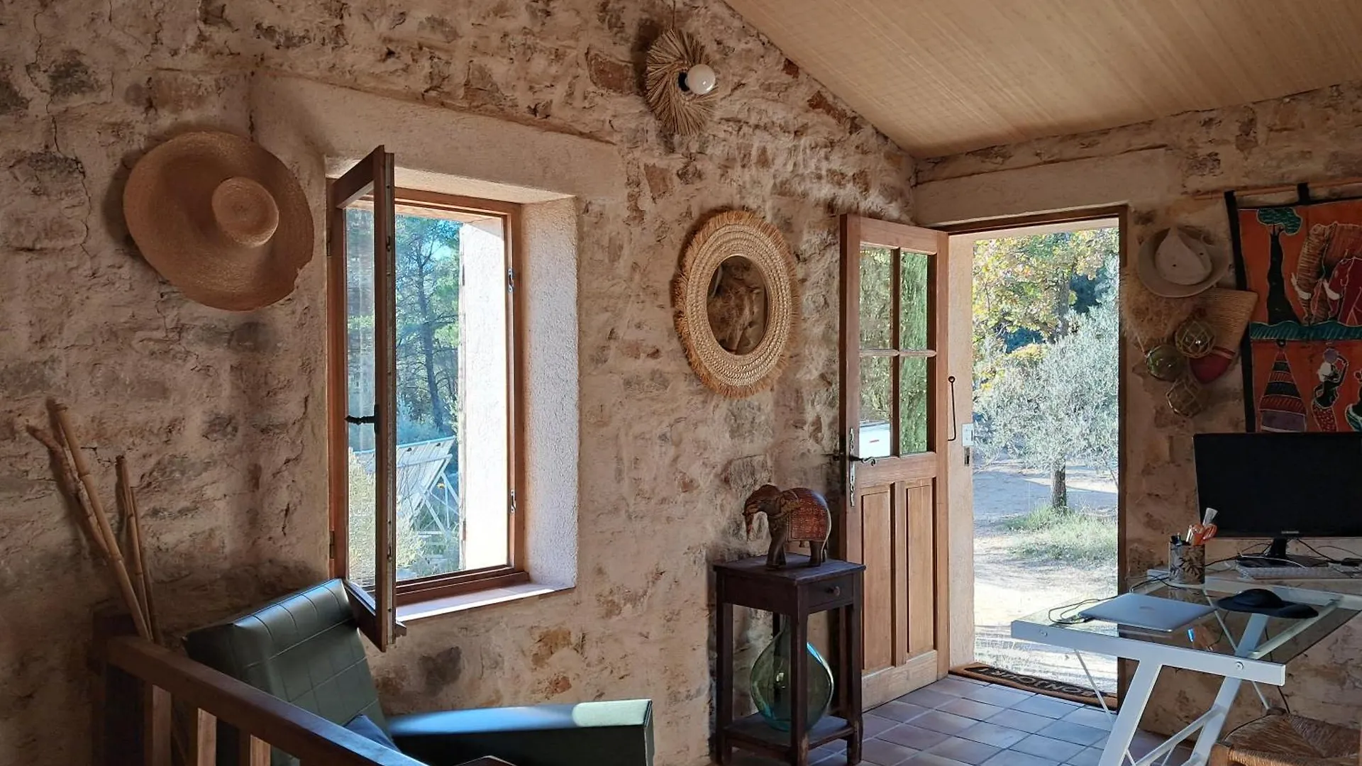 Homestay Bastidon Provencal Off-Grid Apartment Salernes