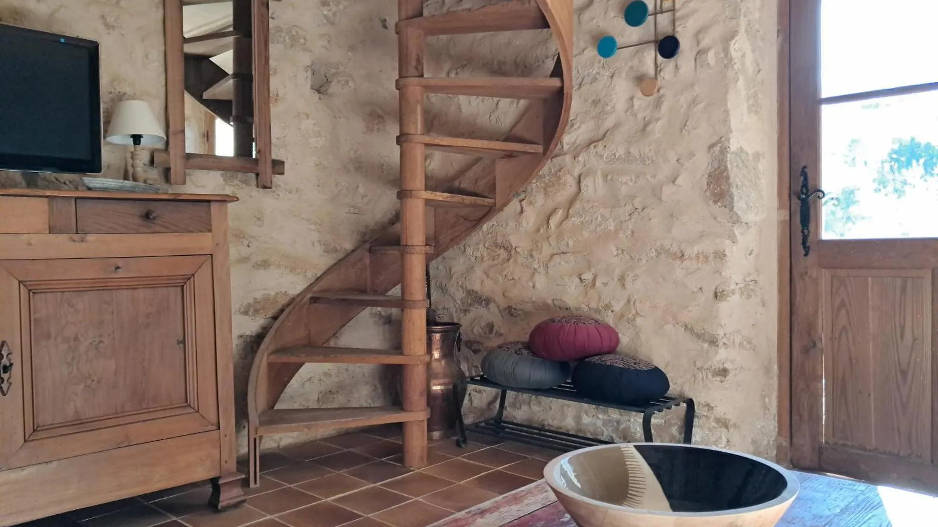 Bastidon Provencal Off-Grid Apartment Salernes Homestay
